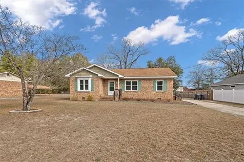 812 N Jackson Street Raeford NC 28376