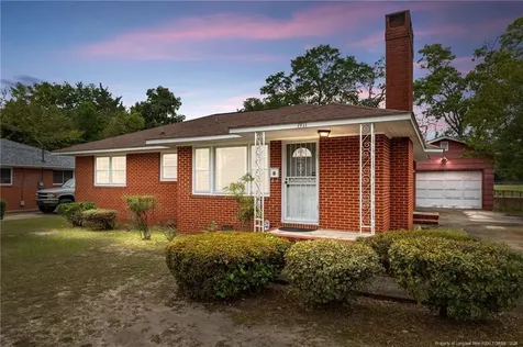 1911 Seabrook Road Fayetteville NC 28301