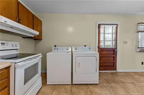 1911 Seabrook Road Fayetteville NC 28301