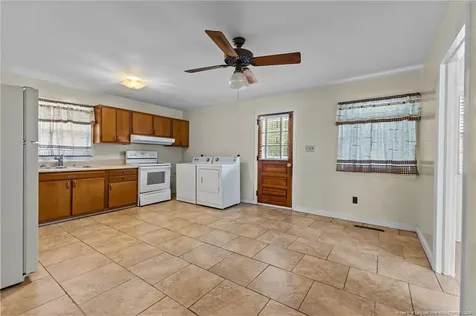 1911 Seabrook Road Fayetteville NC 28301
