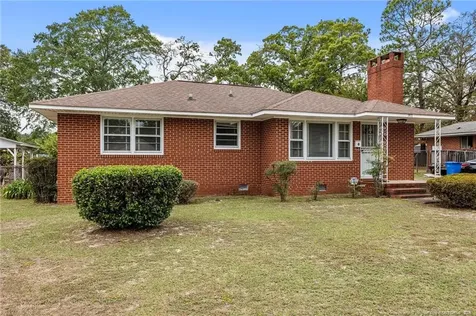 1911 Seabrook Road Fayetteville NC 28301