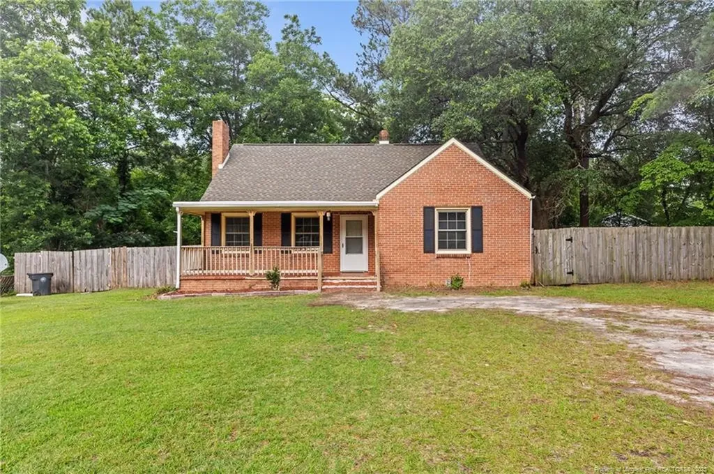 212 N Roberts Street Raeford NC 28376