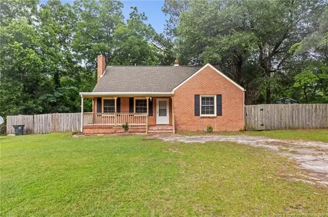 212 N Roberts Street Raeford NC 28376