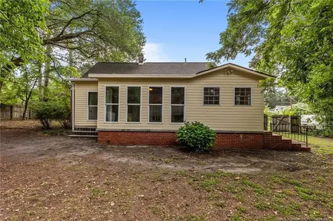 212 N Roberts Street Raeford NC 28376