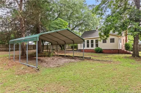 212 N Roberts Street Raeford NC 28376
