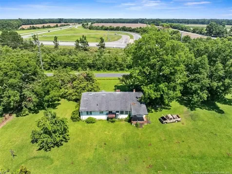 4247 River Road Wade NC 28395