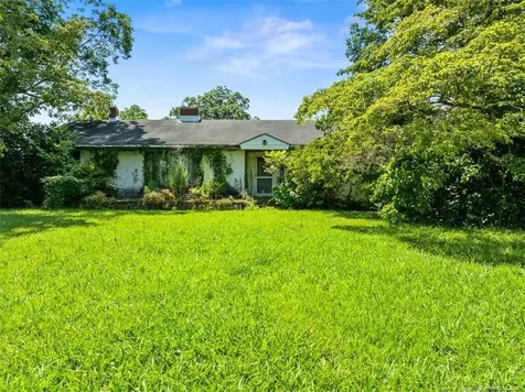 4247 River Road Wade NC 28395