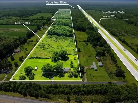4247 River Road Wade NC 28395