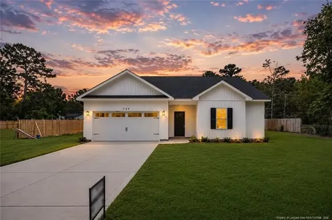 745 Porter Road Hope Mills NC 28348