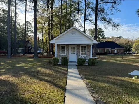 908 E Prospect Avenue Raeford NC 28376