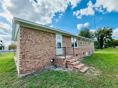 105 E Railroad Street Pembroke NC 28372