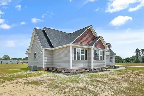 3018 Dinwiddle Drive Wade NC 28395