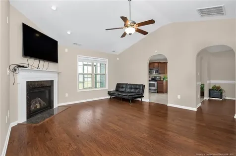 1093 Saint Johns Loop Raeford NC 28376