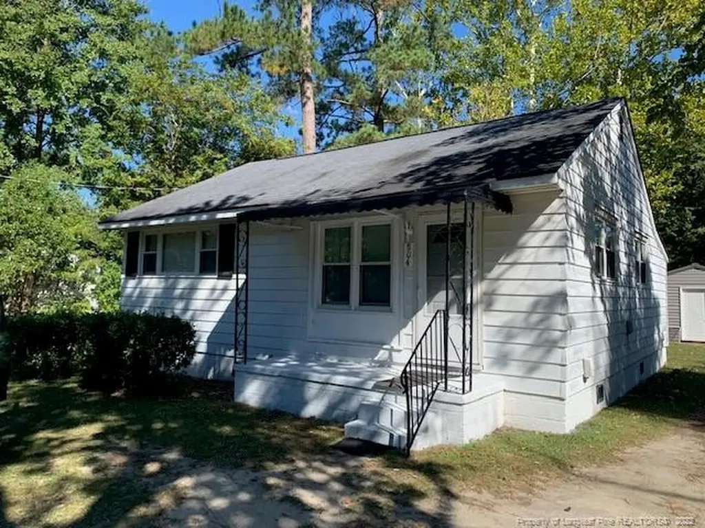 804 Saunders Street Raeford NC 28376