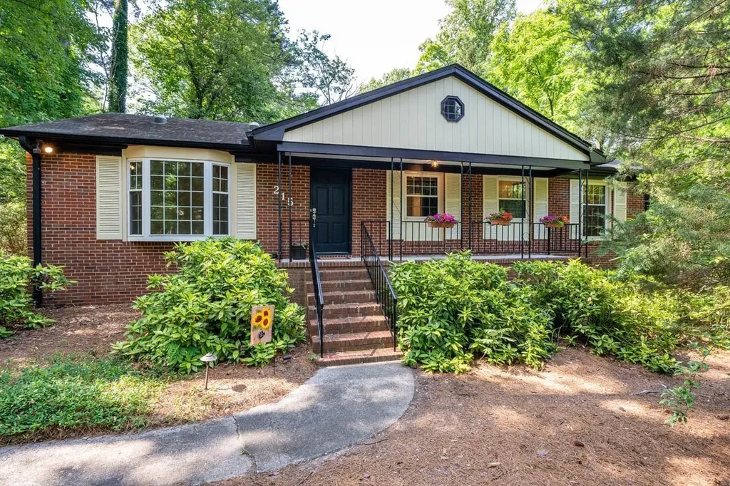 215 Bennington Drive Chapel Hill NC 27516