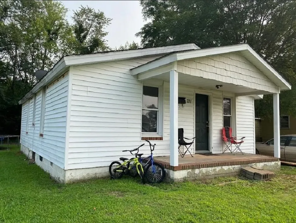 711 Peedin Street Selma NC 27576