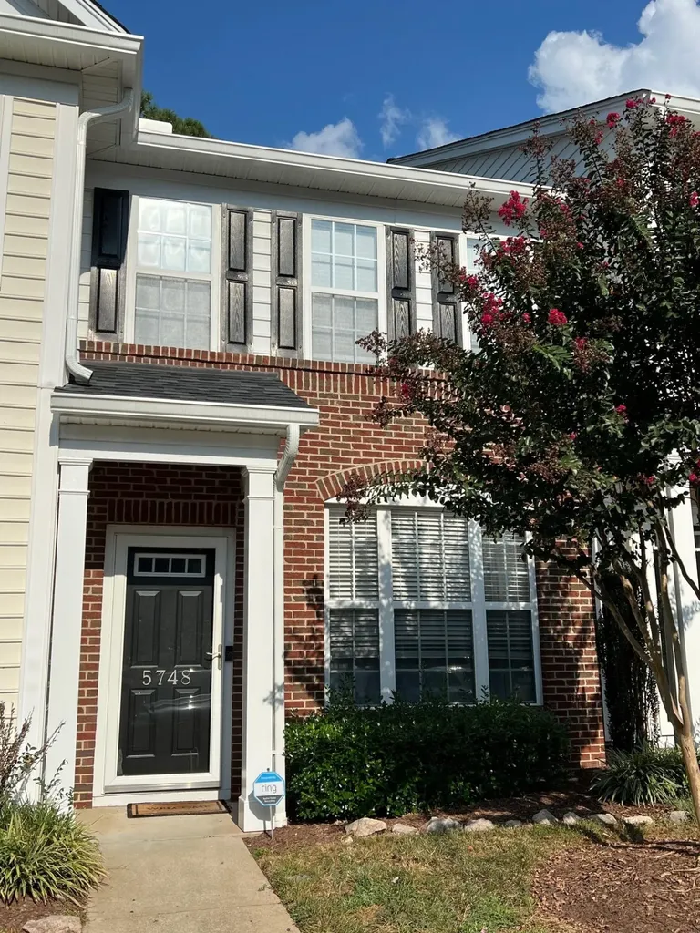 5748 Corbon Crest Lane Raleigh NC 27612
