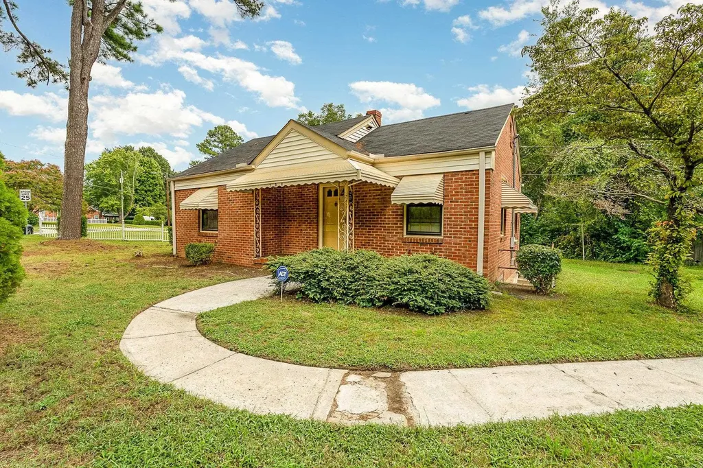 708 N King Charles Road Raleigh NC 27610