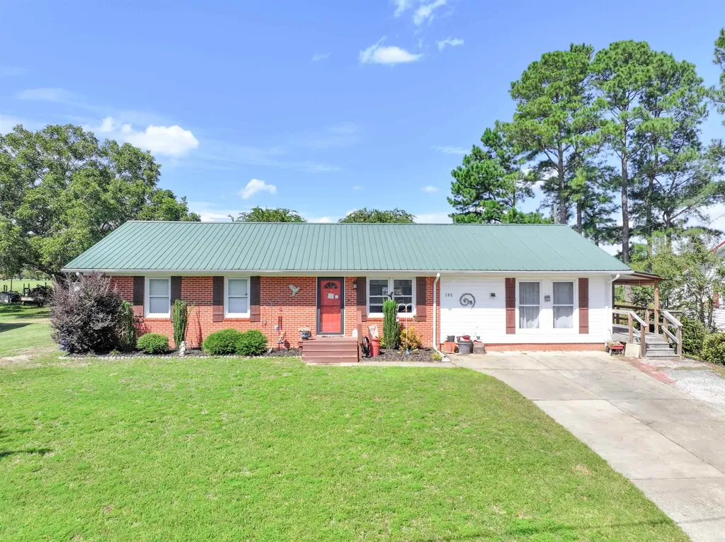 105 Holly Avenue Dunn NC 28334