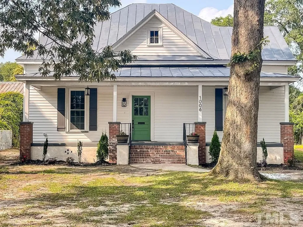 1006 W Broad Street Dunn NC 28334