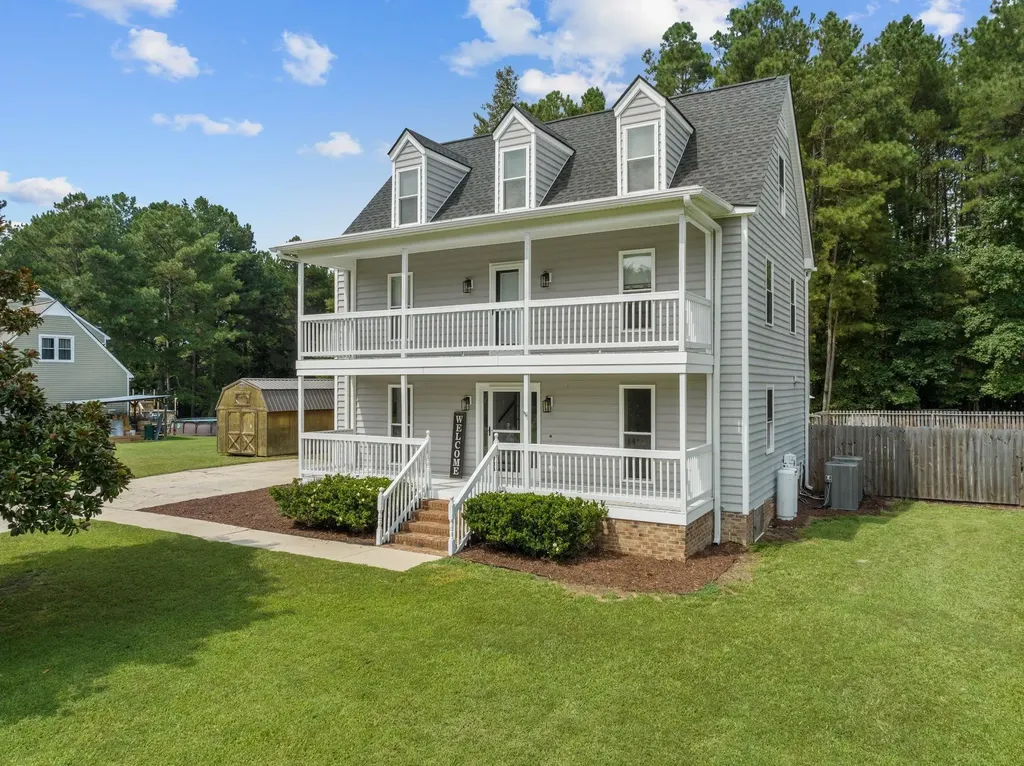 2037 Queen Charlotte Place Raleigh NC 27610