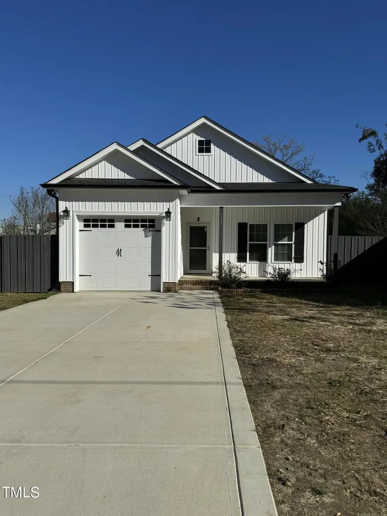 711 E Divine Street Dunn NC 28334
