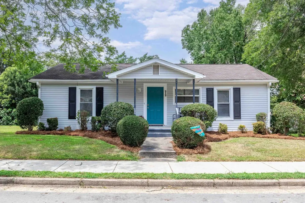 212 S Oneil Street Clayton NC 27520