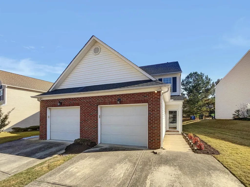 2124 Thornblade Drive Raleigh NC 27604