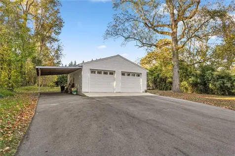1874 Stratford Road Burlington NC 27217