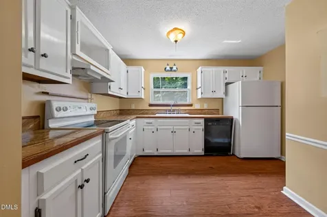 5701 Forest Lawn Court Raleigh NC 27612