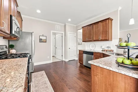 2204 Mills Crest Street Fuquay Varina NC 27526