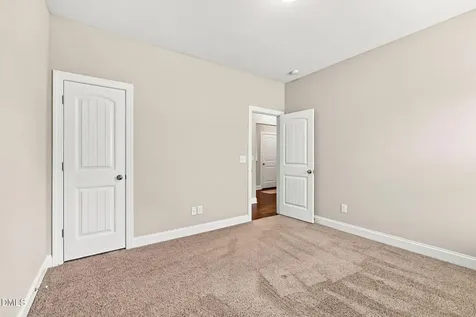 2204 Mills Crest Street Fuquay Varina NC 27526