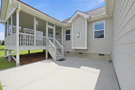 2204 Mills Crest Street Fuquay Varina NC 27526