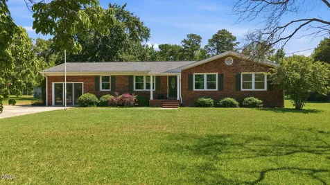 211 Meadow Drive Fuquay Varina NC 27526