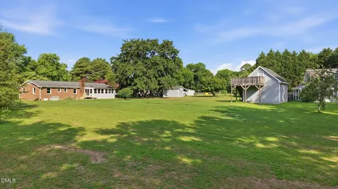 211 Meadow Drive Fuquay Varina NC 27526