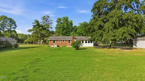 211 Meadow Drive Fuquay Varina NC 27526