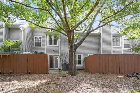 104 Sir Richard Lane Chapel Hill NC 27517