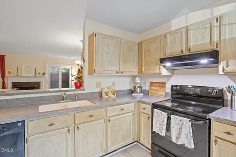 104 Sir Richard Lane Chapel Hill NC 27517