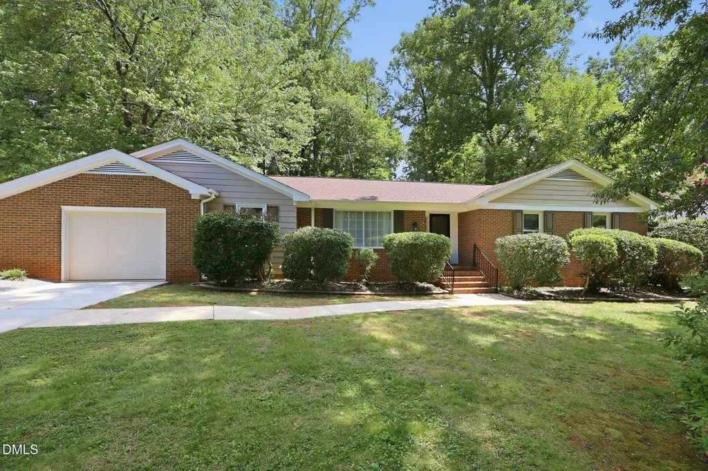 409 Oakridge Road Cary NC 27511
