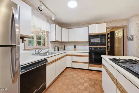 409 Oakridge Road Cary NC 27511