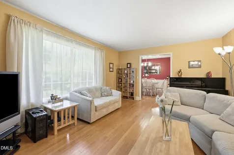 409 Oakridge Road Cary NC 27511