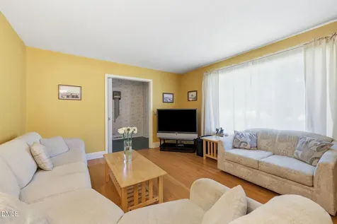 409 Oakridge Road Cary NC 27511