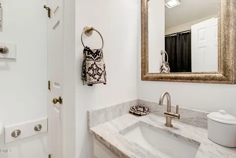 118 Greenmont Lane Cary NC 27511