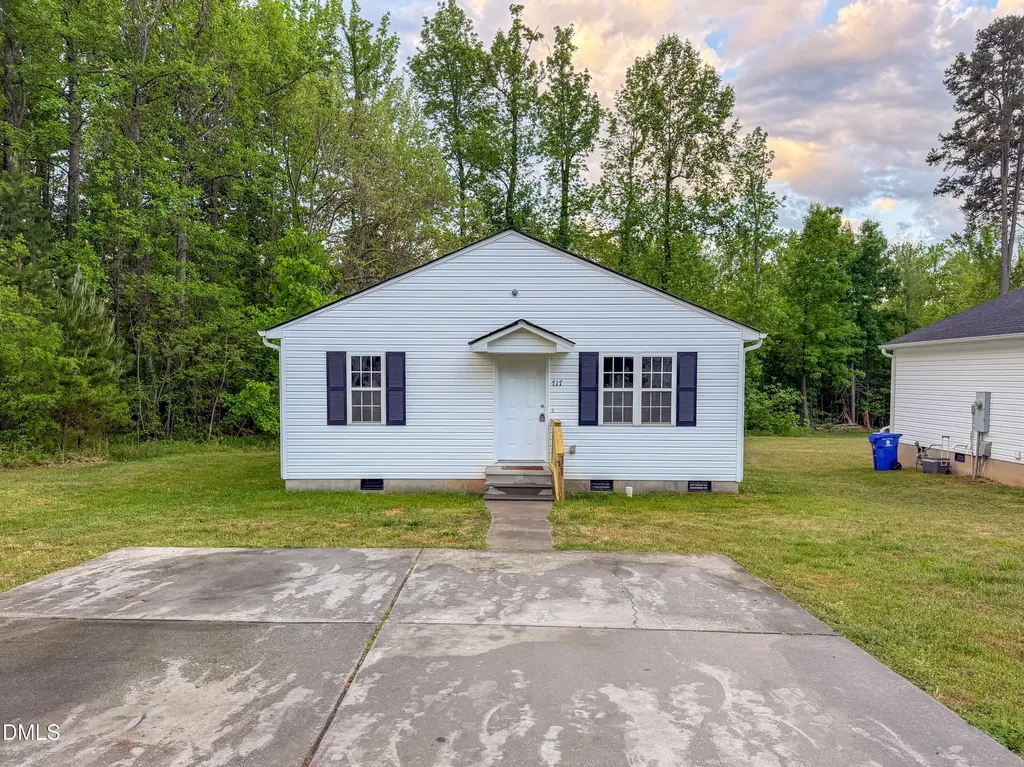 717 Roosevelt Street Mebane NC 27302
