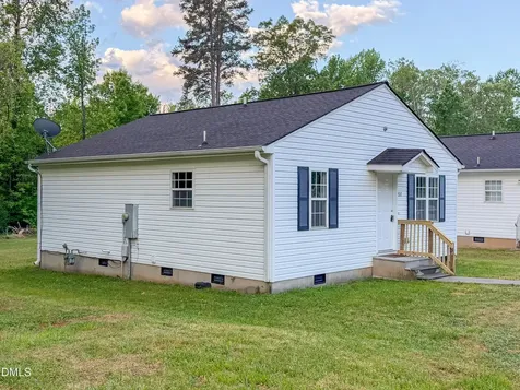717 Roosevelt Street Mebane NC 27302