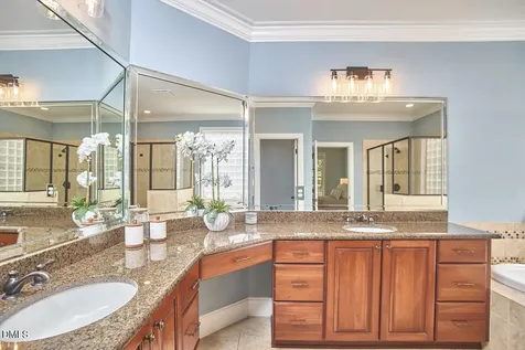502 Oxfordshire Lane Chapel Hill NC 27517