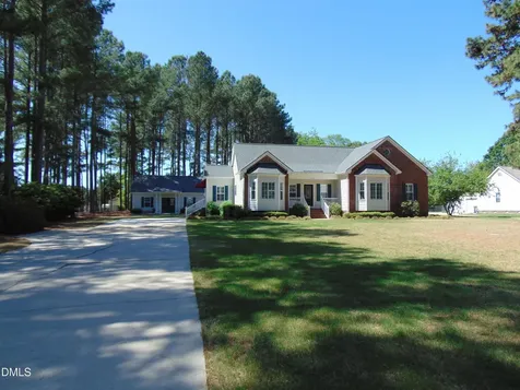 1667 Timberlane Nashville NC 27856