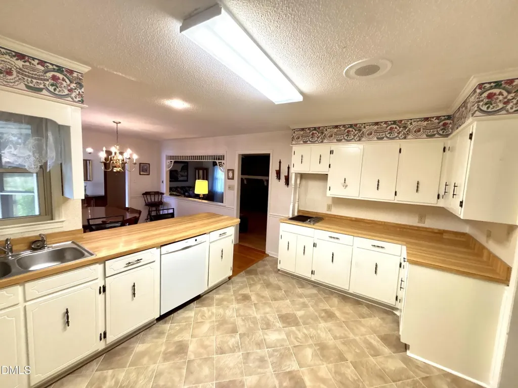 1957 Old Beulah Road Selma NC 27576