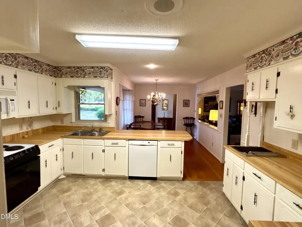 1957 Old Beulah Road Selma NC 27576