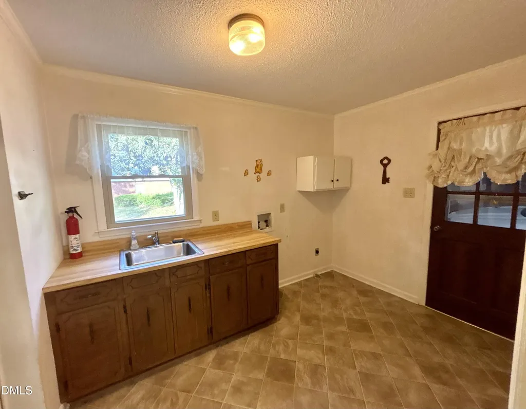 1957 Old Beulah Road Selma NC 27576